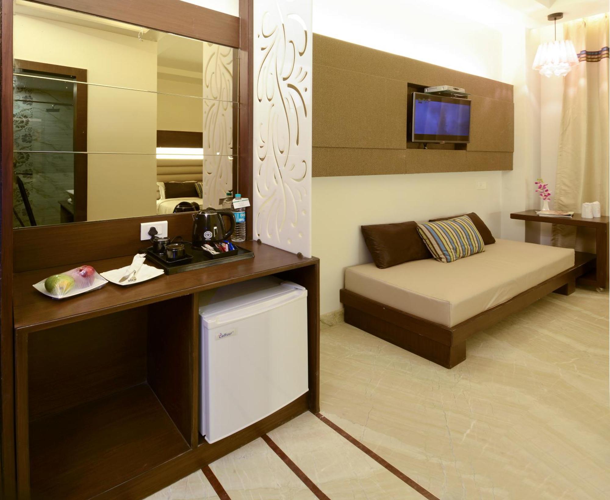Hotel Alleviate Агра Экстерьер фото