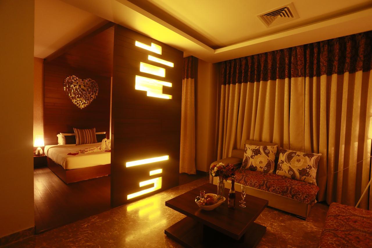 Hotel Alleviate Агра Экстерьер фото