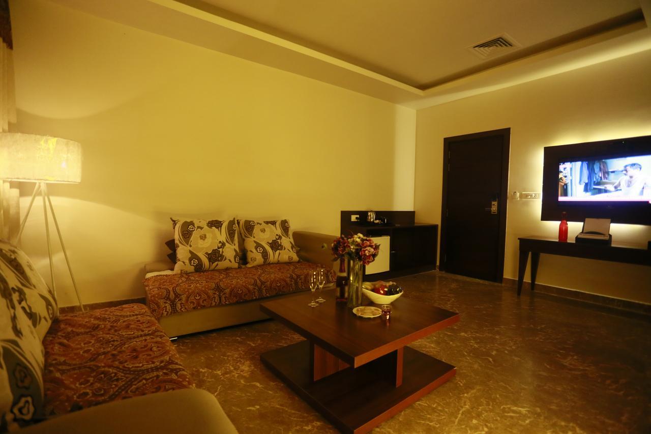 Hotel Alleviate Агра Экстерьер фото