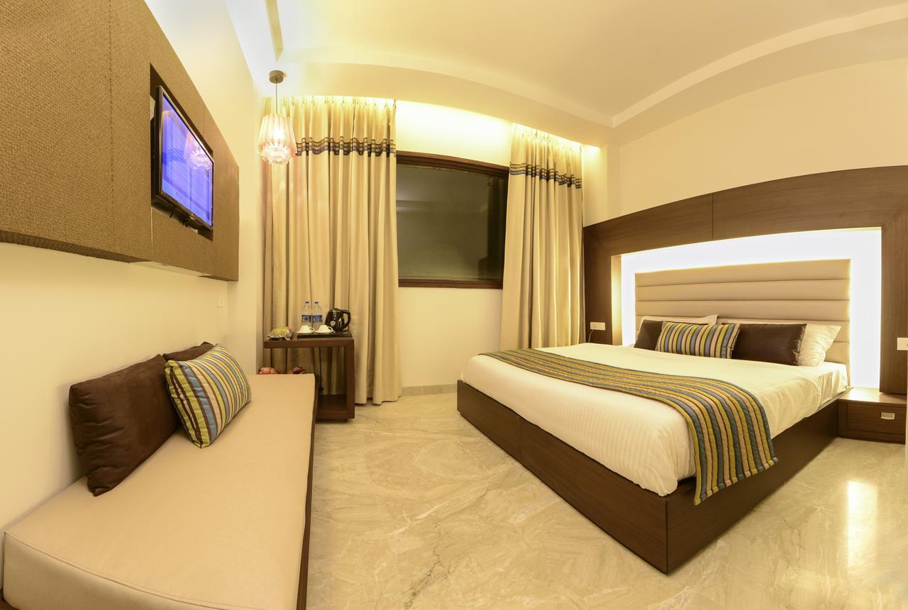 Hotel Alleviate Агра Экстерьер фото