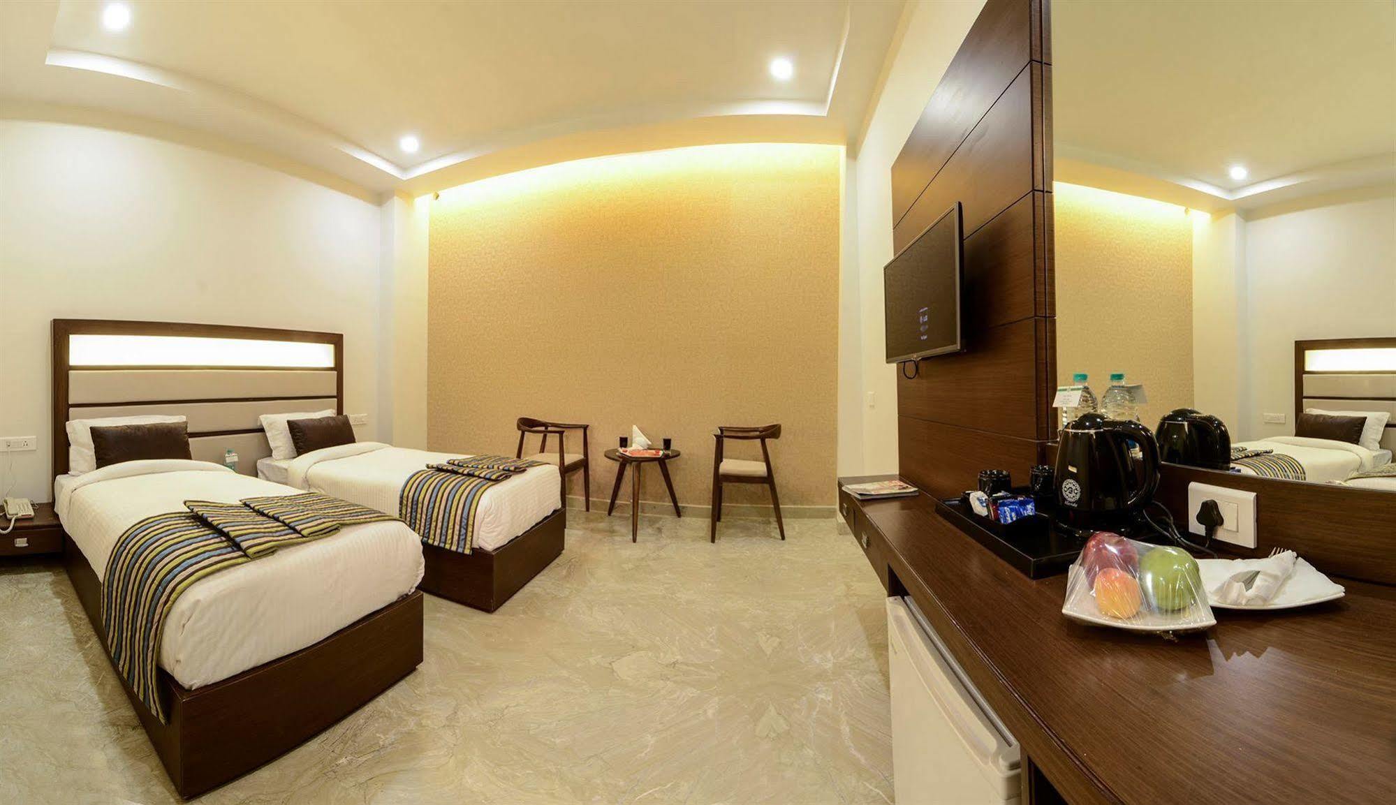 Hotel Alleviate Агра Экстерьер фото