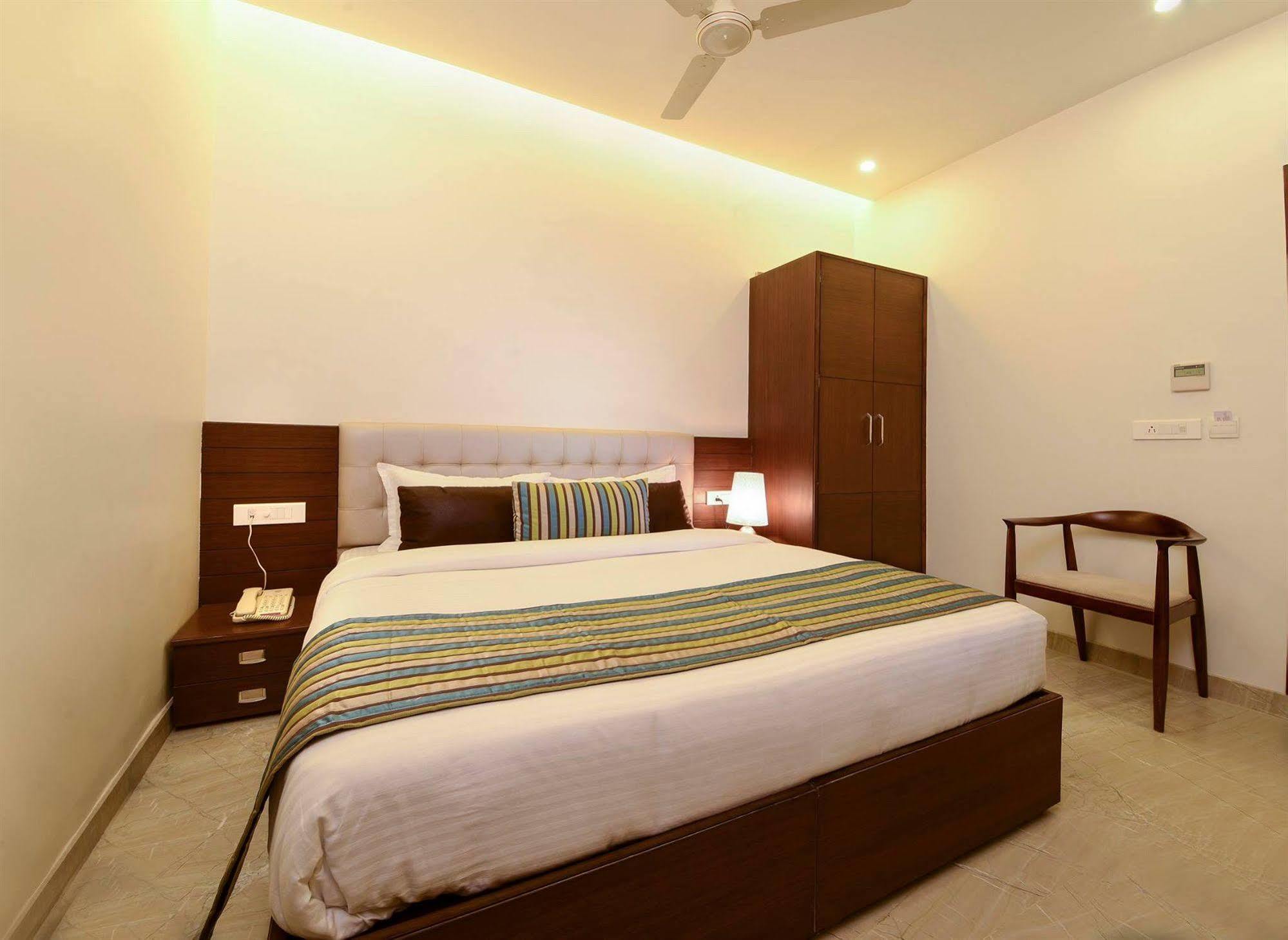 Hotel Alleviate Агра Экстерьер фото