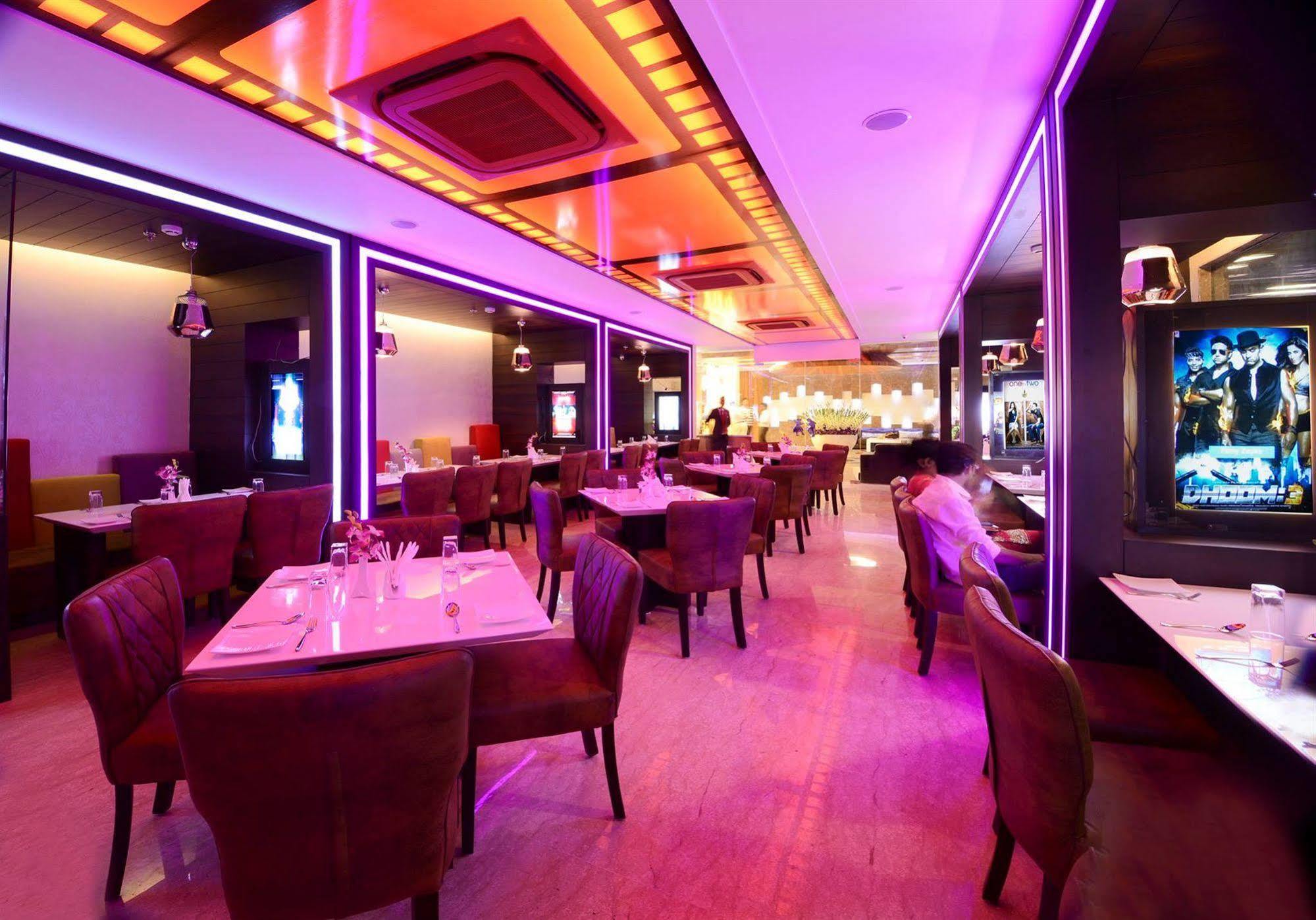 Hotel Alleviate Агра Экстерьер фото