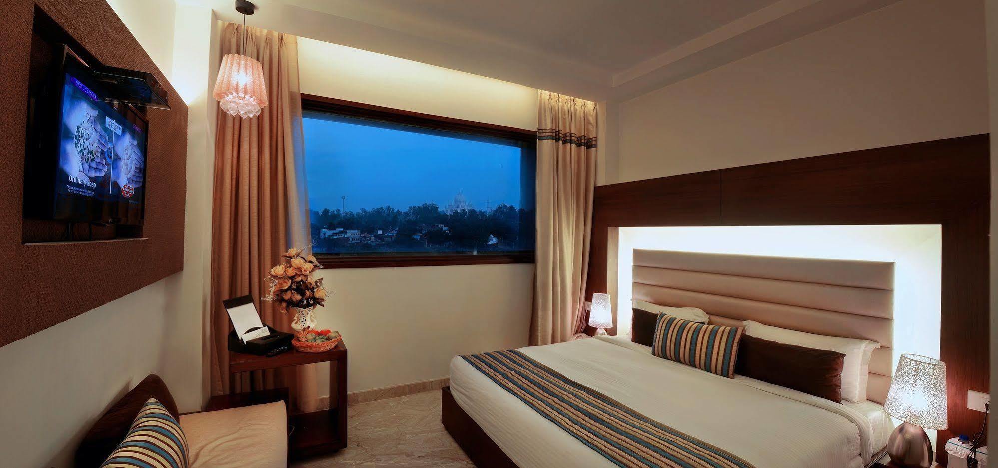 Hotel Alleviate Агра Экстерьер фото