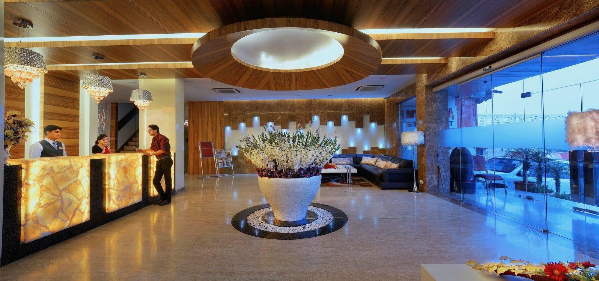 Hotel Alleviate Агра Экстерьер фото